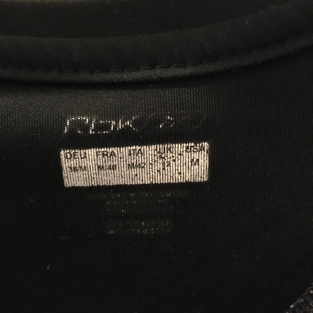 Reebok Black V Neck Tee Medium Athletic - Picture 3 of 8